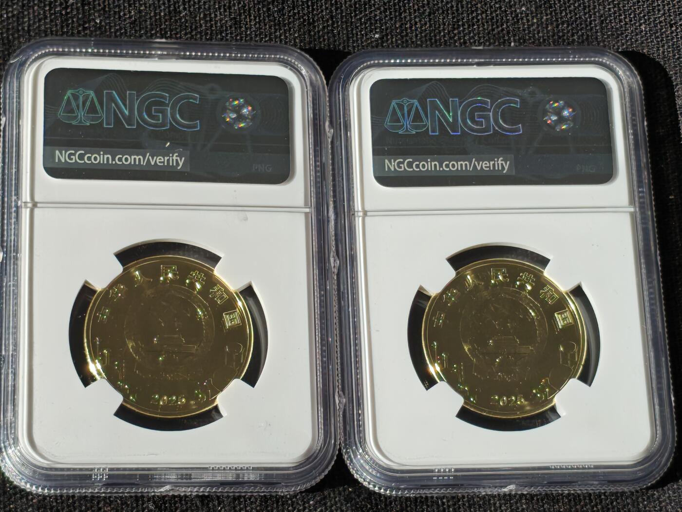 刘世昌艺术品销售中心～虎踞龙蟠*金杨在线联拍群第511期 2025年流通纪念币“京剧艺术-生角”【首日标】（NGC MS9.8  串号：8579008-034、035）共2枚。