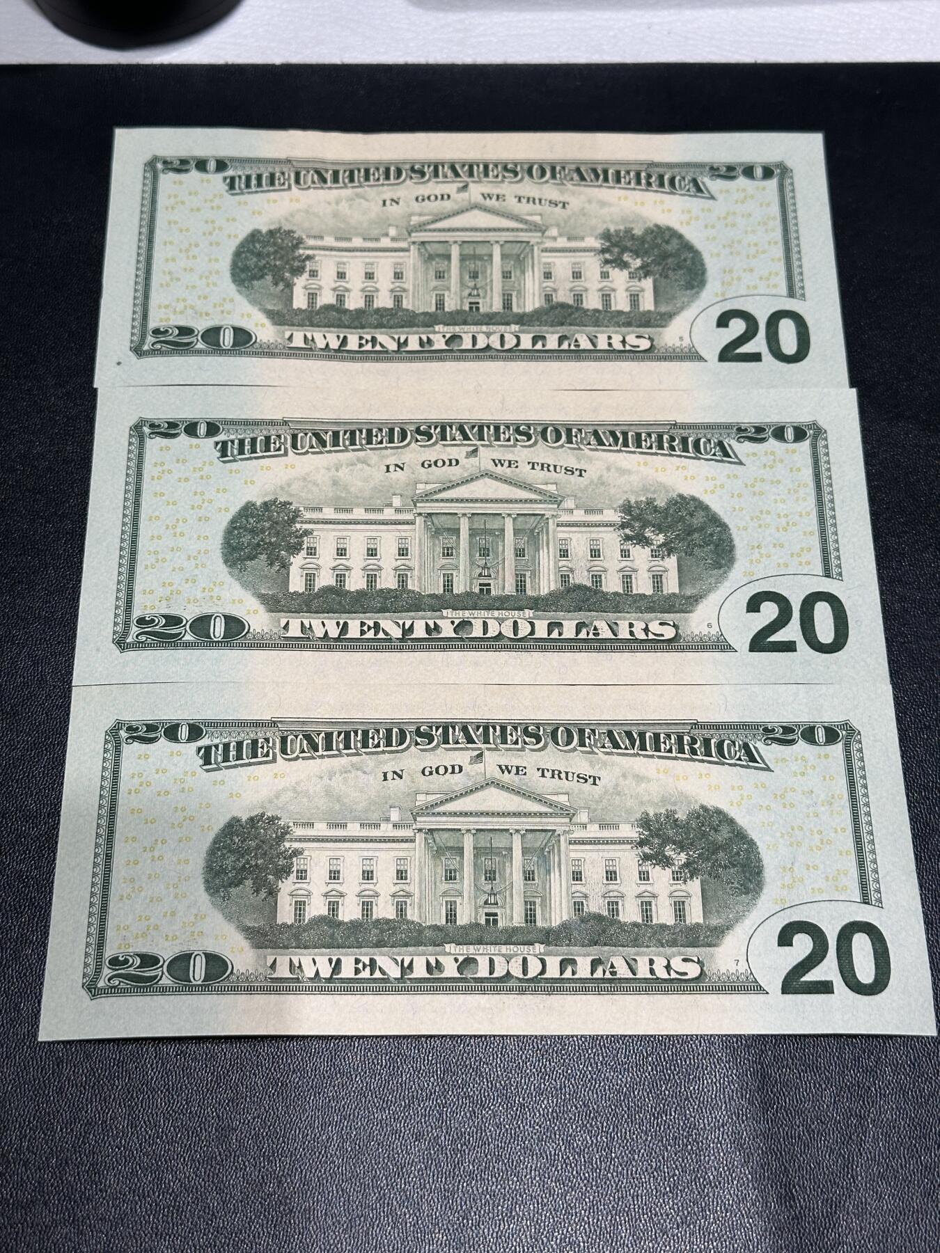 《外钞收藏家》第五百九十三期（精品场）（本平台长期征集拍品、欢迎藏友们联系合作） 2006年美国彩版20美元 3连号 一张AU 2张全新不绝