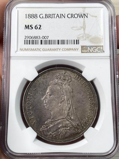 万国钱币拍卖第057期（万国冬季大拍） - NGC MS62 1888年英国维多利亚高冠马剑克朗 关键年份好品难得 原味英式酱彩收藏级品质