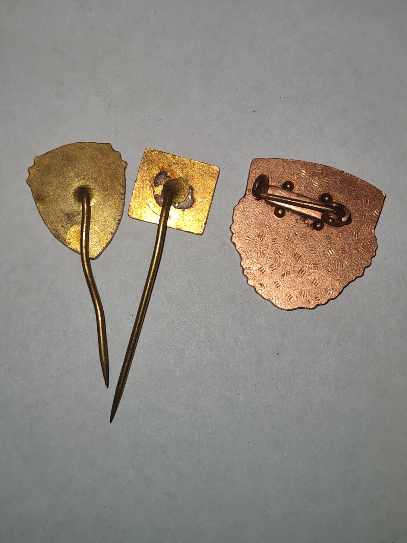 韵星假日拍卖第三十二期 -- Rimey Holidays Auction 32 民主德国GST驾驶技能证章与民主德国插针一组