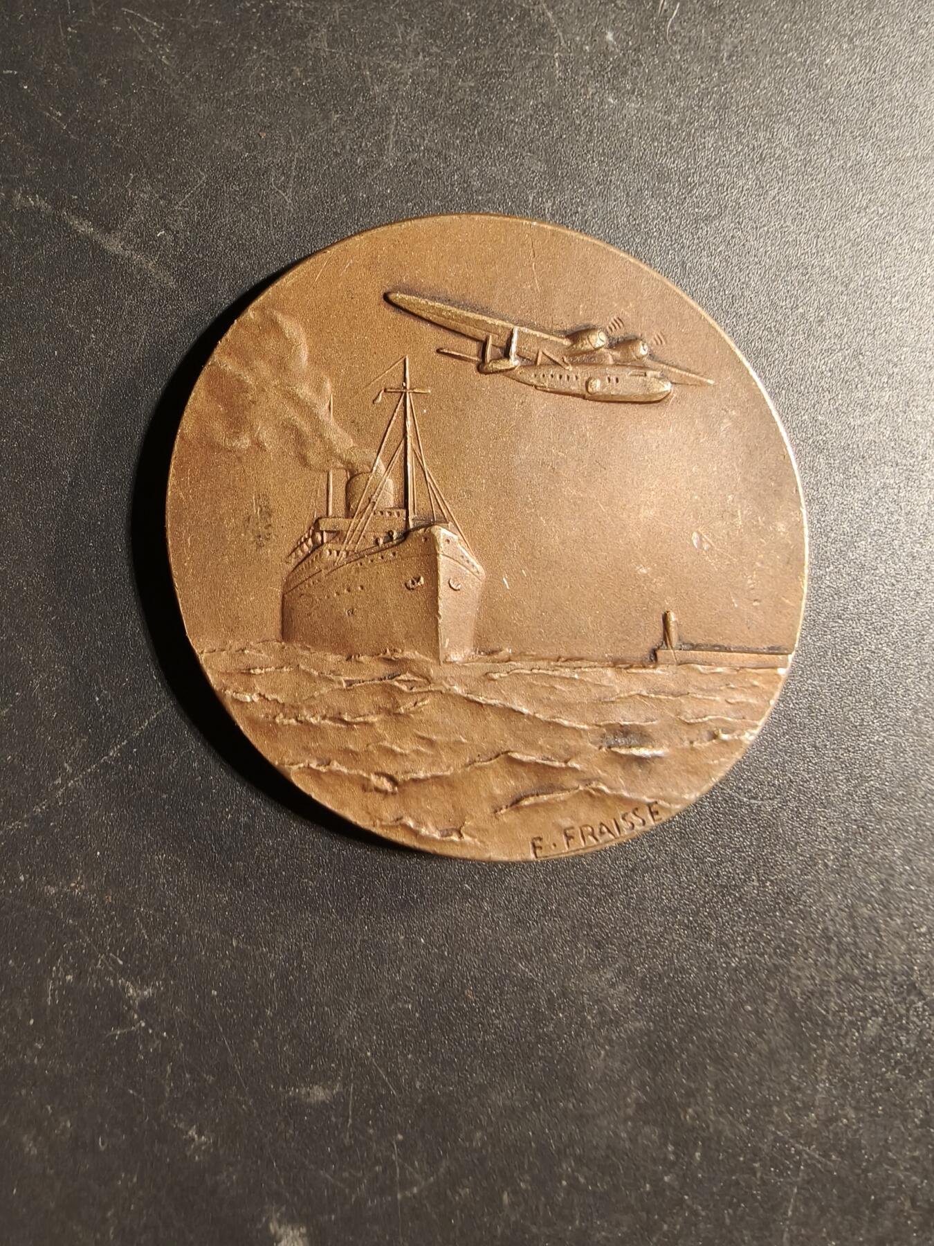 老王徽章第169期 法国联合航运公司大铜章      直径50mm.    重量54.5g