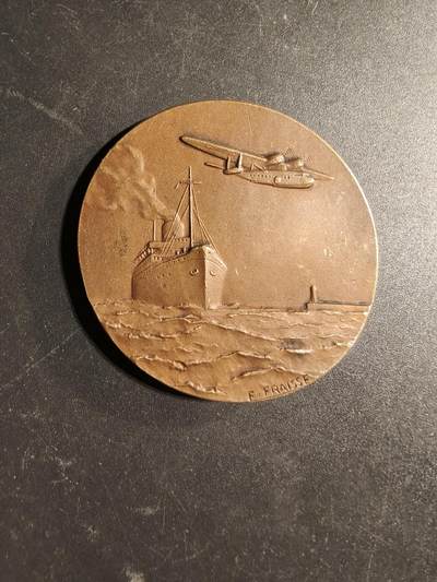 老王徽章第169期 - 法国联合航运公司大铜章      直径50mm.    重量54.5g
