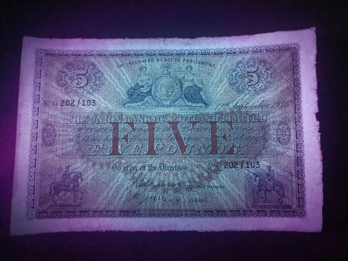 2025十二月第三期，总208期 苏格兰联合银行1946年5镑AUNC，早期稀有银行大票幅版本，边角采用了早期英镑的不规则工艺风格