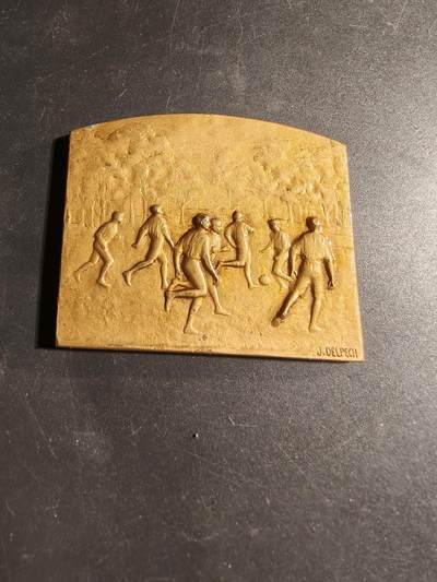 老王徽章第169期 - 法国足球与排球运动方形镀金大铜章     尺寸55×46mm.    重量68.4g