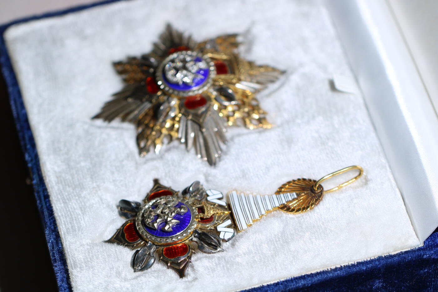 大猫徽章拍卖 第284期 泰国特级王冠勋章