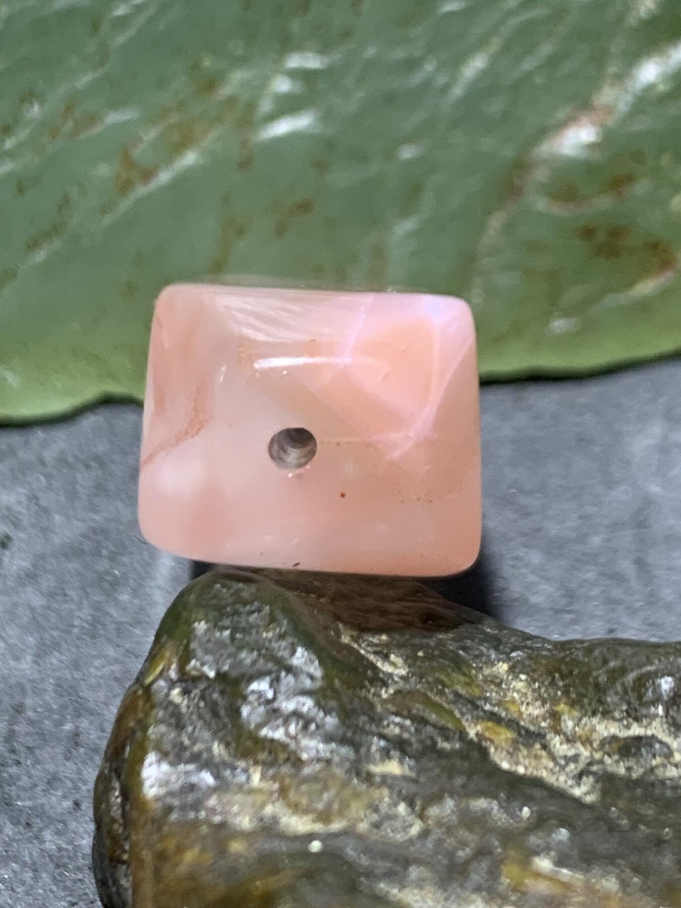 川料南红玛瑙荔枝冻飘红通货随形四棱珠一颗！