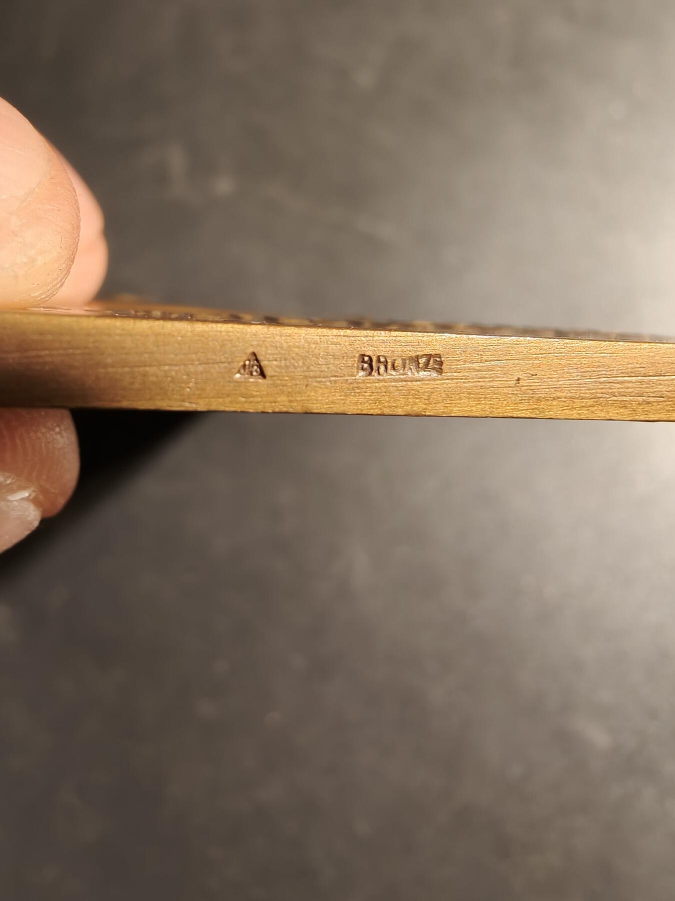 老王徽章第169期 法国国家气象局方形大铜章    原盒     尺寸54×78mm.    重量125.9g