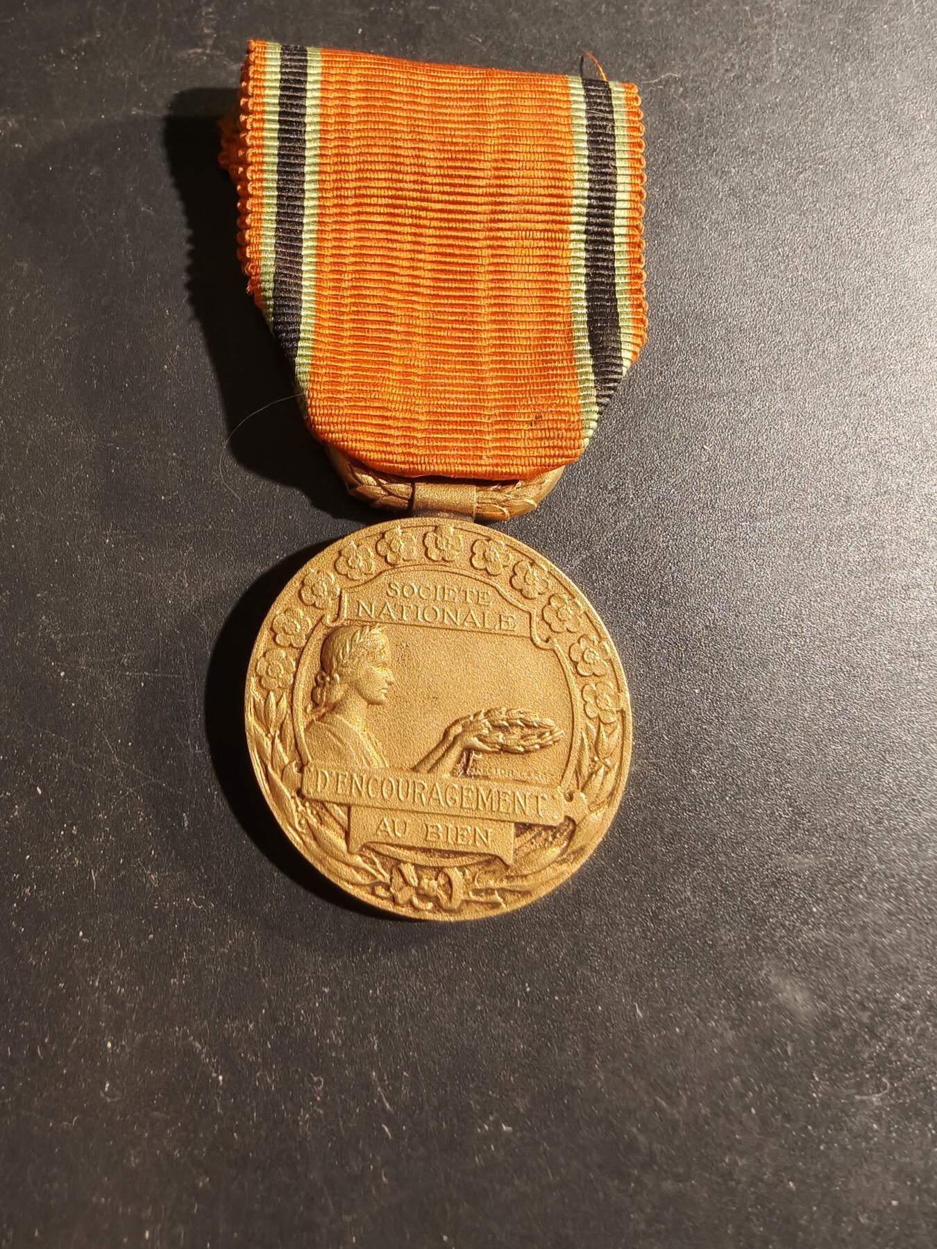 老王徽章第169期 法国金级鼓励行善国家协会奖章