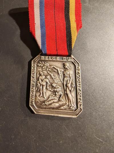 老王徽章第169期 - 银级法国比利时奉献联盟奖章     “法比奉献联盟”是一个法国和比利时之间的协会，旨在表彰两国公民在民事服务，特别是消防和救援服务方面的英勇行为和奉献精神。