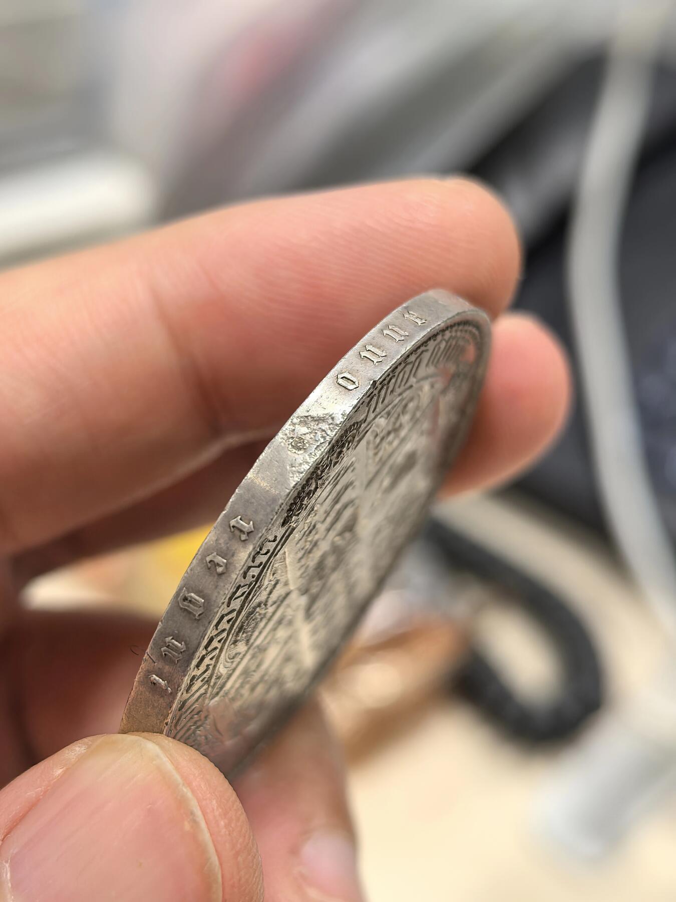 博洋堂世界钱币拍卖第151期（全场包邮） 英国1847年维多利亚女王哥特克朗大银币，英系大名誉品，整体细节一流，底板略带金色包浆，边有一道磕