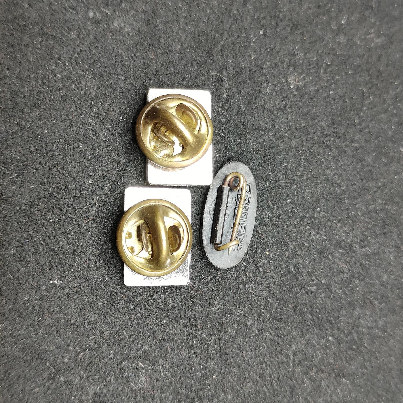 0元起拍勋章 第318期 咸鱼国勋章拍卖专场 12月14日（周日）下午6：00开始 徽章三个