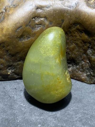 精美洒金皮和田玉青玉小独籽原石一颗 - 精美洒金皮和田玉青玉小独籽原石一颗