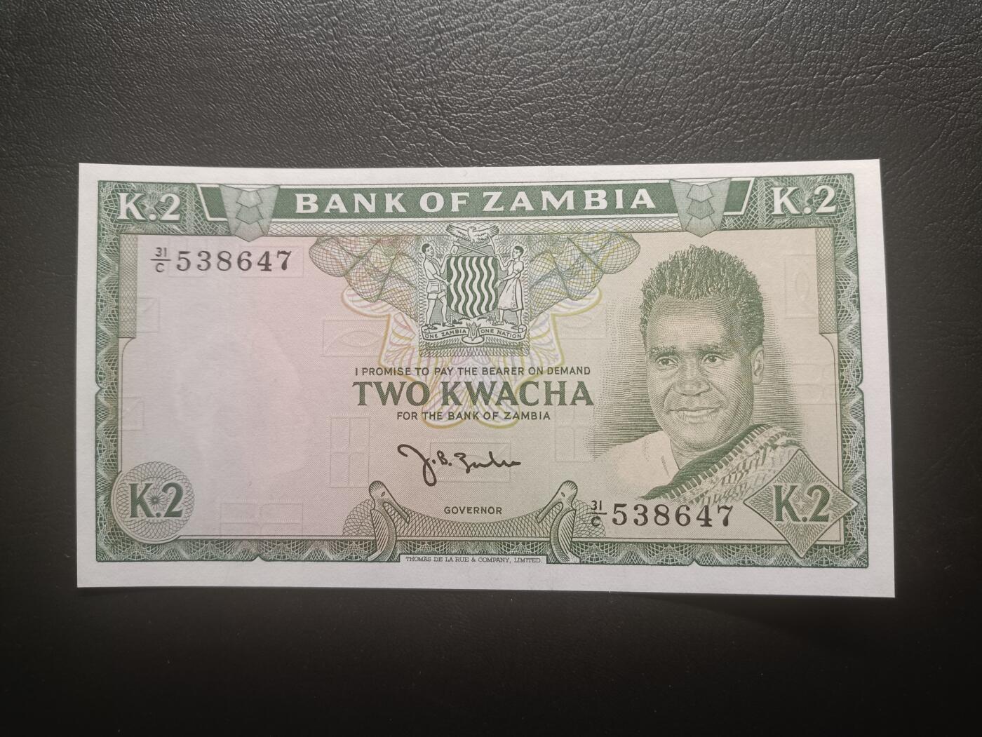 2025十二月第三期，总208期 赞比亚1968版2克瓦查UNC-，呲牙乐版本的卡翁达总统和工厂，稀有早期品种