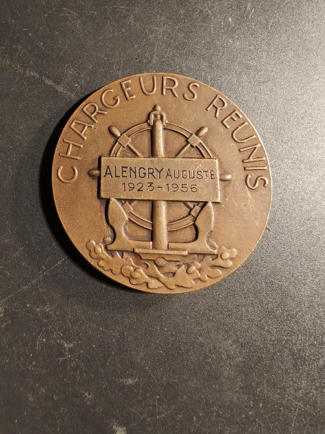 老王徽章第169期 法国联合航运公司大铜章      直径50mm.    重量54.5g