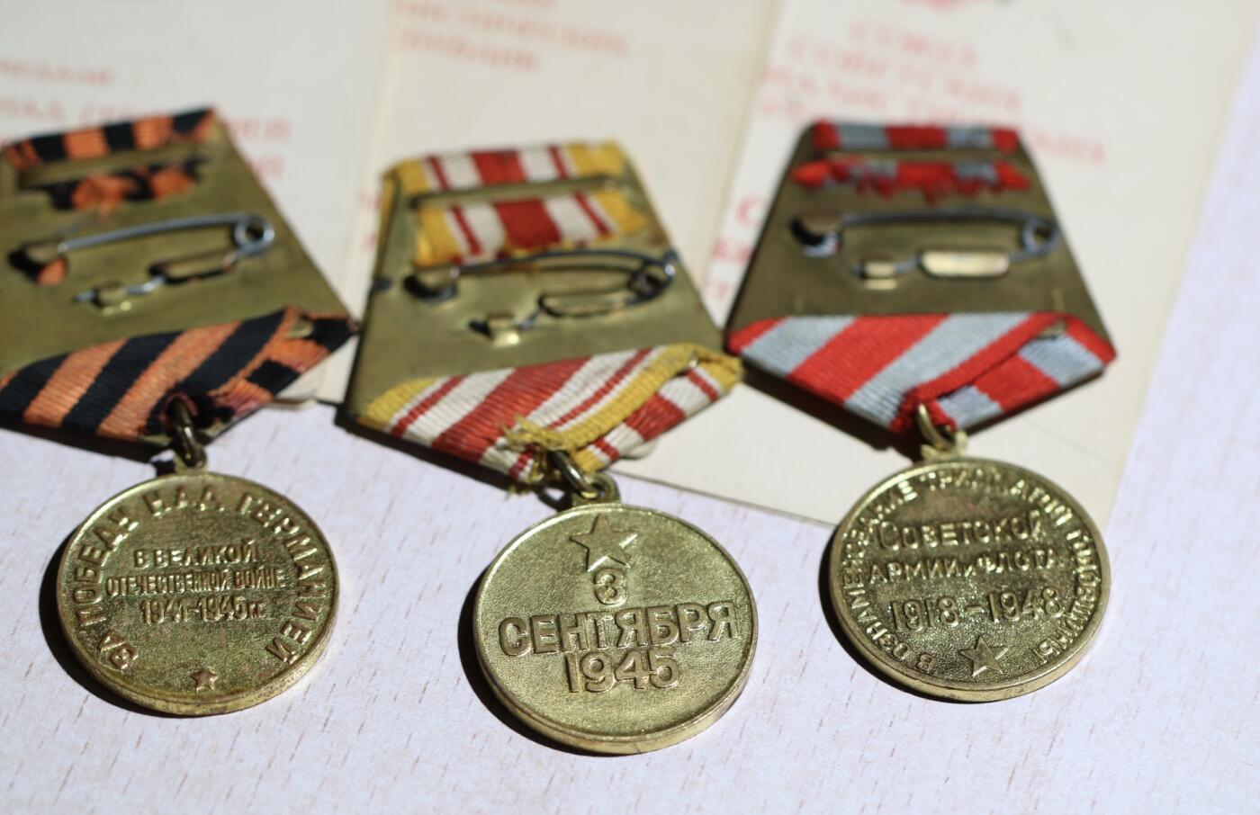 大猫徽章拍卖 第284期 苏联奖章一组 同一人带证