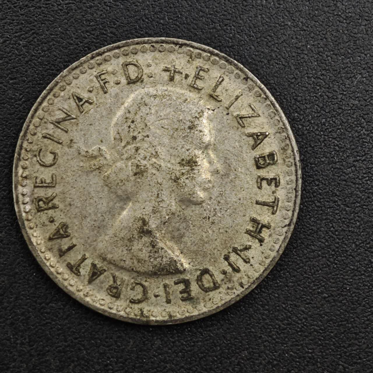 【淘币小摊】实时拍第八百二十五拍   散币场   满百包邮可预留二周 每周一统一发货   澳大利亚1957年伊丽莎白二世6便士银币