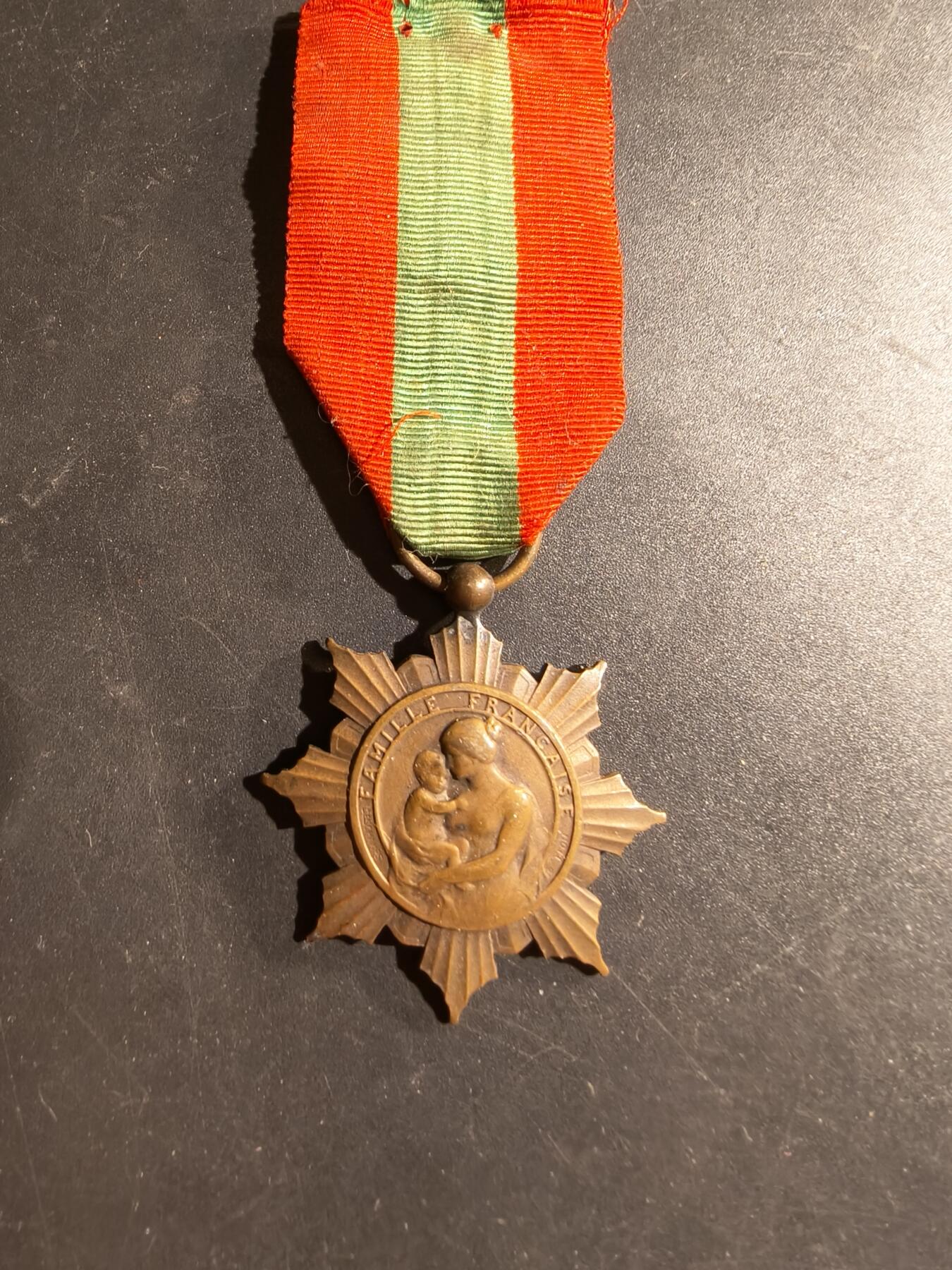 老王徽章第169期 法国铜级母亲奖章
