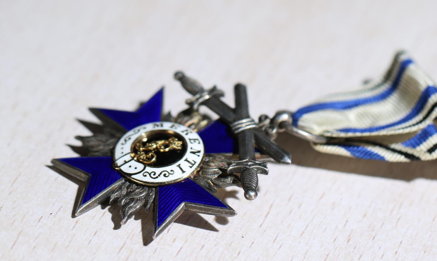 大猫徽章拍卖 第284期 德国 巴伐利亚军事功勋勋章  mvo4 银制 带剑，经典设计