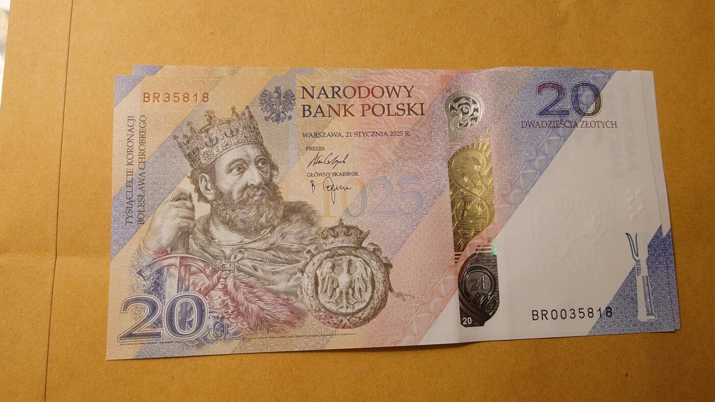 世界钱币～微拍第220期暨2025年第60期  最新货品（群里先挑剩）选购 2025年波兰20兹罗提纪念钞（带原装册）全新绝品无47尾号5818