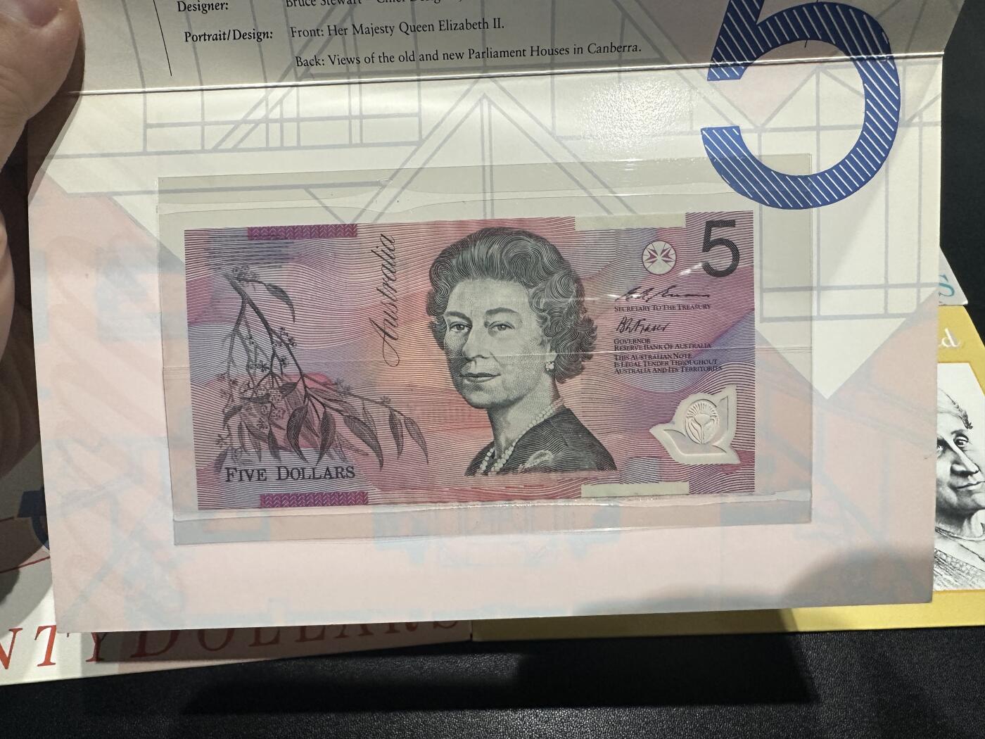 《外钞收藏家》第五百九十三期（精品场）（本平台长期征集拍品、欢迎藏友们联系合作） 1995、96年澳大利亚AA冠 5、10、20、50元 四张一起 带原装册子