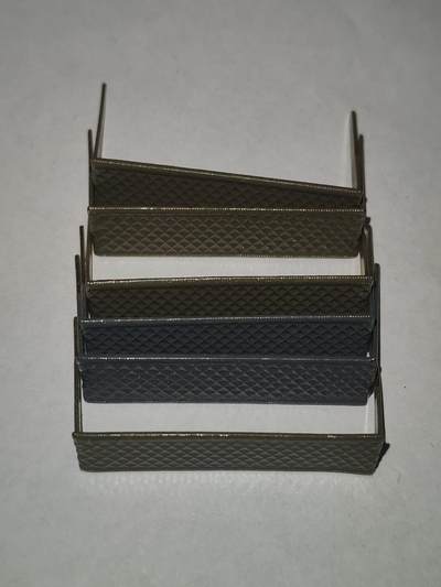 韵星假日拍卖第三十二期 -- Rimey Holidays Auction 32 - 民主德国肩章金属条一组