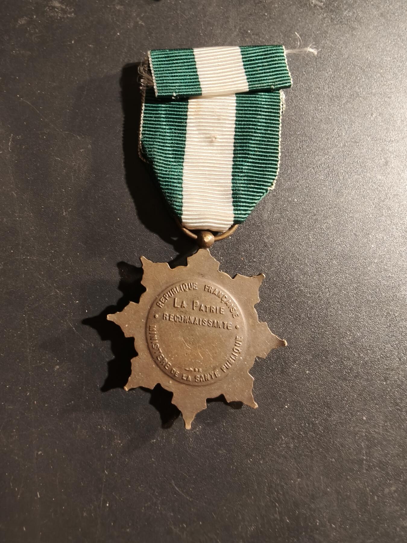 老王徽章第169期 法国铜级母亲奖章