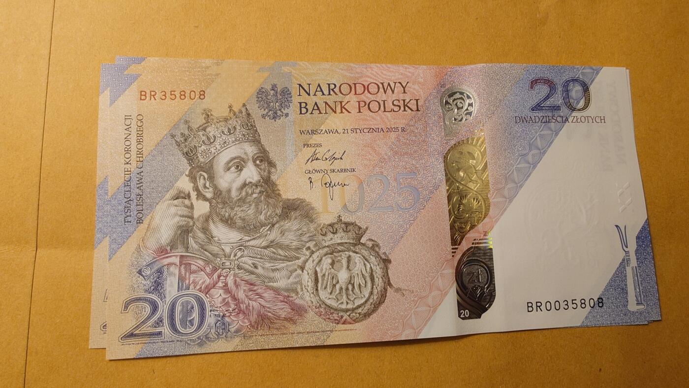 世界钱币～微拍第220期暨2025年第60期  最新货品（群里先挑剩）选购 2025年波兰20兹罗提纪念钞（带原装册）全新绝品无47尾号5808