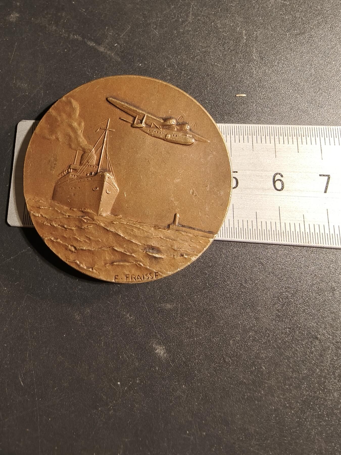老王徽章第169期 法国联合航运公司大铜章      直径50mm.    重量54.5g