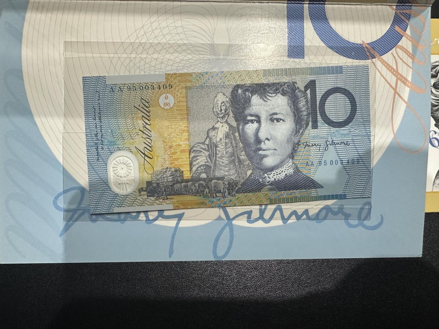 《外钞收藏家》第五百九十三期（精品场）（本平台长期征集拍品、欢迎藏友们联系合作） 1995、96年澳大利亚AA冠 5、10、20、50元 四张一起 带原装册子