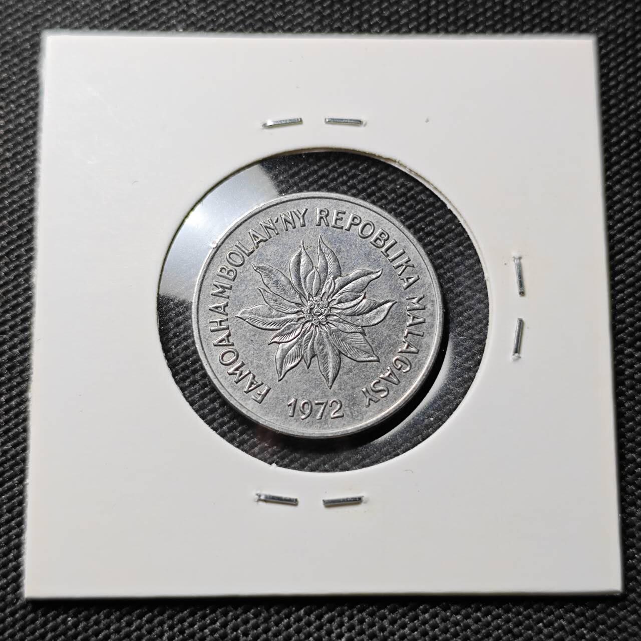 KK钱币收藏小铺 第378期  2月预留时间 周末发货  1972马达加斯加2法郎