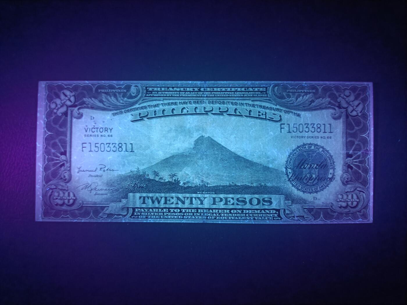 2025十二月第三期，总208期 菲律宾国民银行1949版20比索流通好品XF，菲律宾独立后在旧有胜利系列钞票上加盖“中央银行”字样，马荣火山，浓厚的美国钞票风格，中高面值印刷较为稀有
