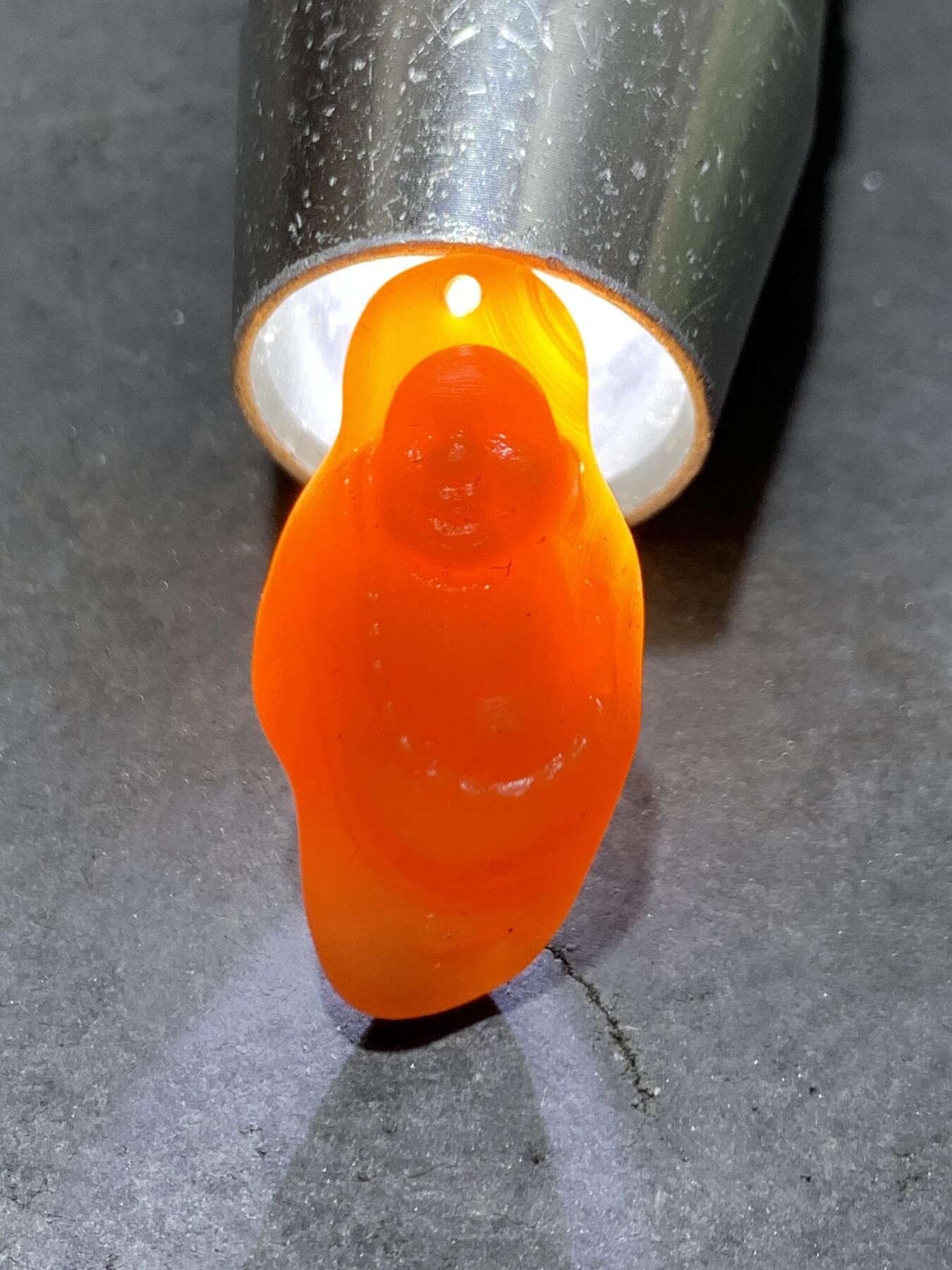 精美亚光冻料战国红玛瑙手工雕刻弥勒佛吊坠一颗！，