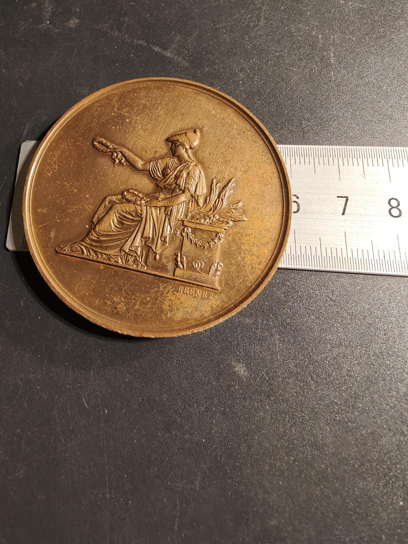 老王徽章第169期 法国1966年PHÉNIX-VIE保险公司竞赛大铜章    坐姿玛丽安娜    直径60mm.    重量90g