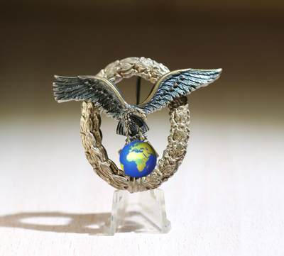 大猫徽章拍卖 第284期 - 德三空军飞行员证章，容克厂J2型，带原盒背面有标