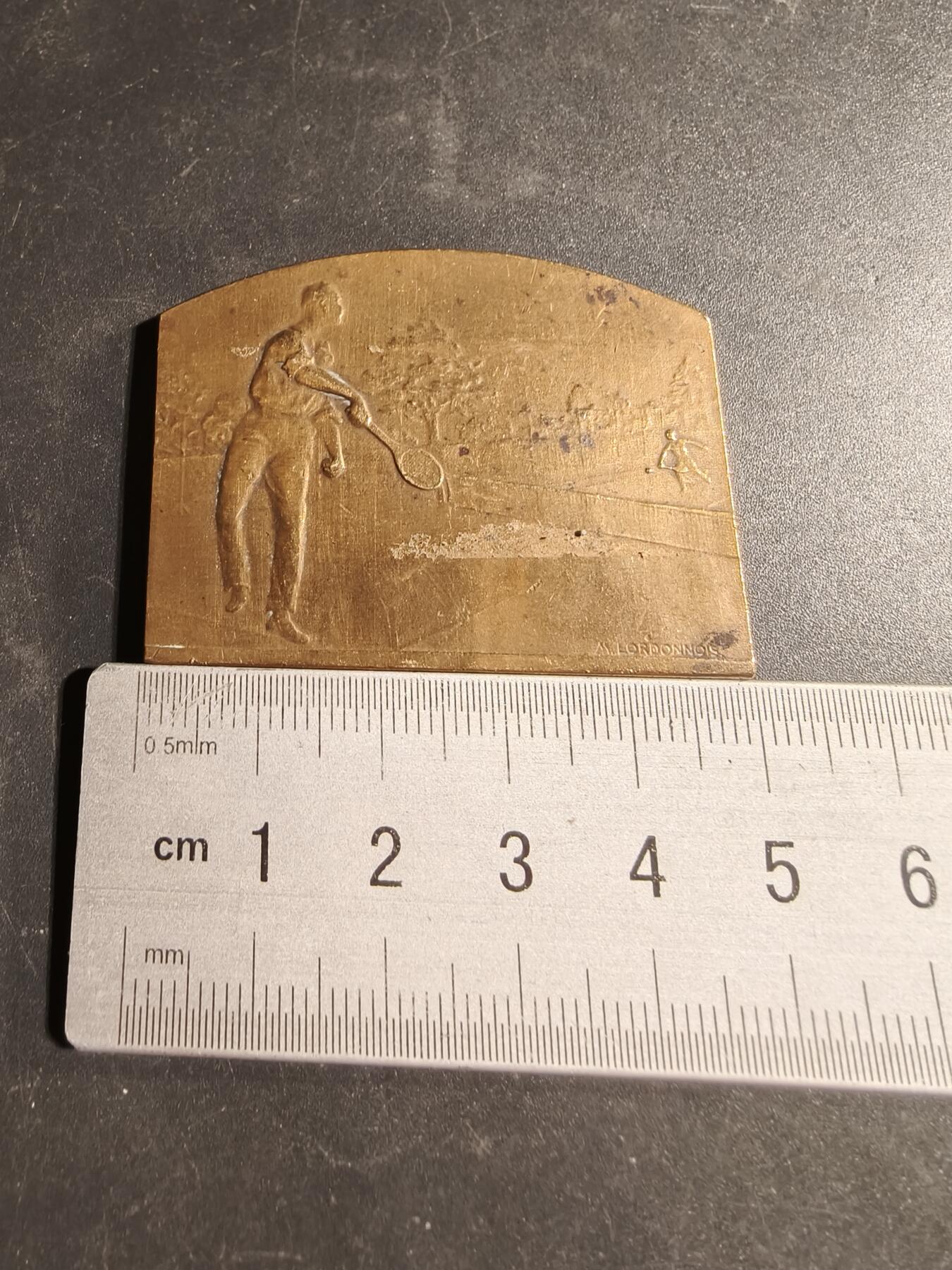 老王徽章第169期 法国巴黎“回声报”网球竞赛方形大铜章     尺寸50×36mm.    重量40.7g