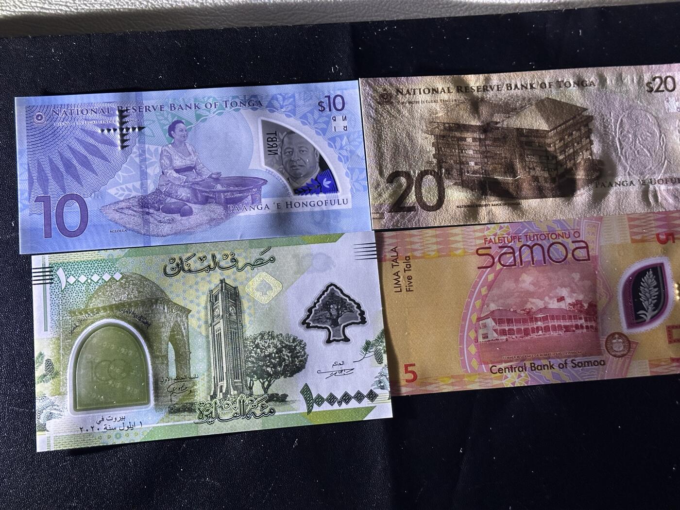 《外钞收藏家》第五百九十三期（精品场）（本平台长期征集拍品、欢迎藏友们联系合作） A冠汤加10（豹子号111）+汤加20（倒置号）+黎巴嫩10万面额+AA冠无47萨摩亚5 四张一起 全新UNC
