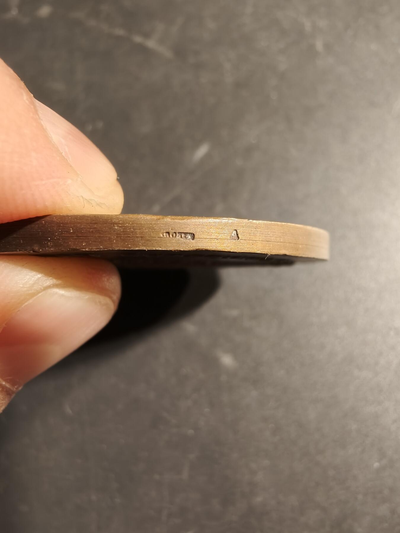 老王徽章第169期 法国联合航运公司“亨利·庞加莱”号客轮大铜章     正面为法国著名数学家、理论物理学家亨利庞加莱       直径50mm.     重量61.4g