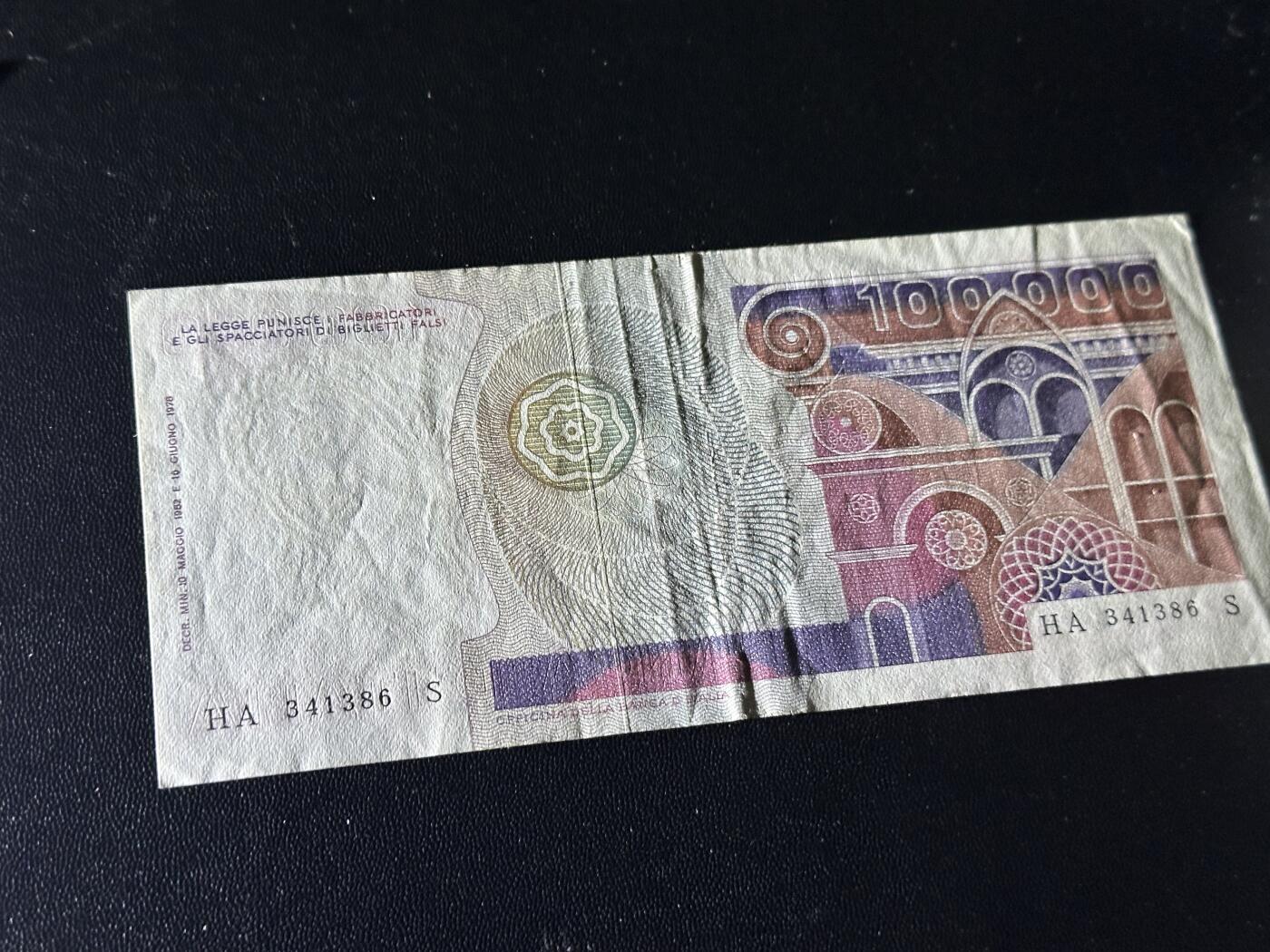 《外钞收藏家》第五百九十三期（精品场）（本平台长期征集拍品、欢迎藏友们联系合作） 1978年意大利10万里拉 非全新 品相如图