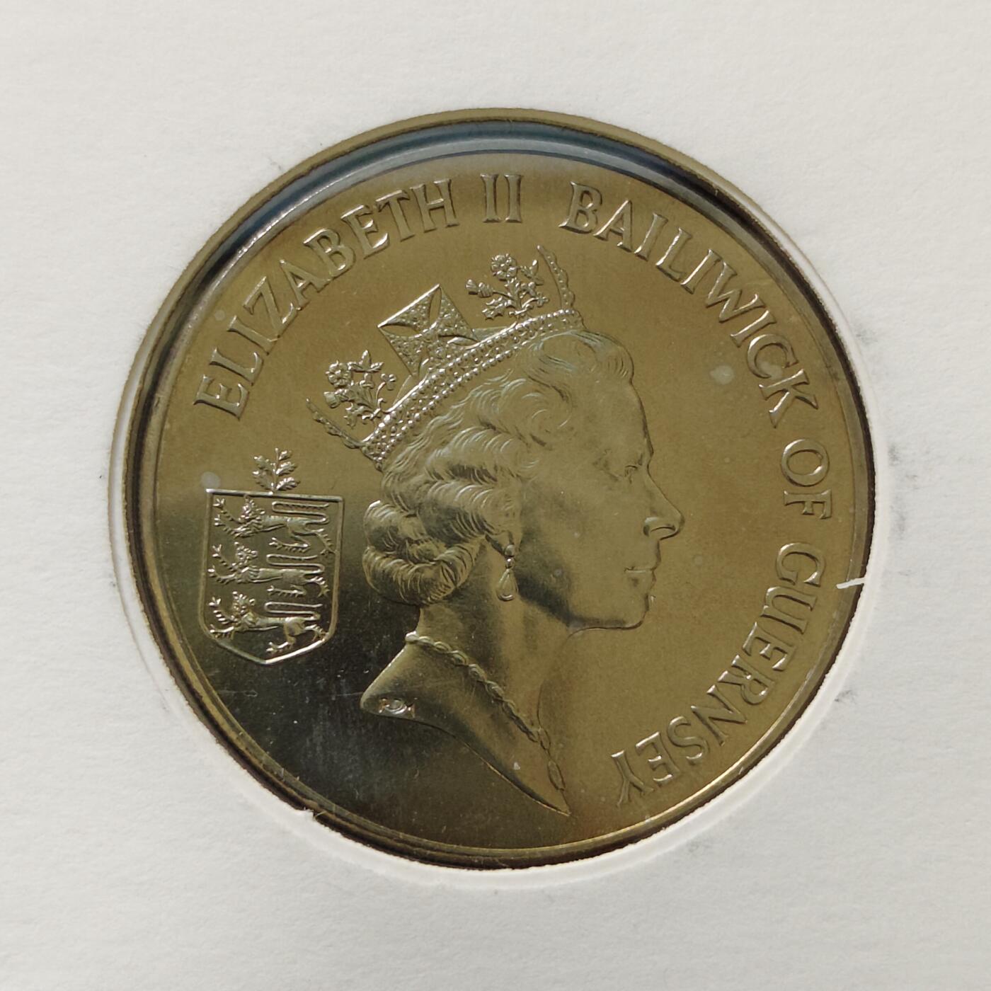 【全场包邮】纯粹捡漏拍485场（免费代拍第22场） 【邮币封】根西1995年2镑二战胜利50周年克朗型纪念币邮币封