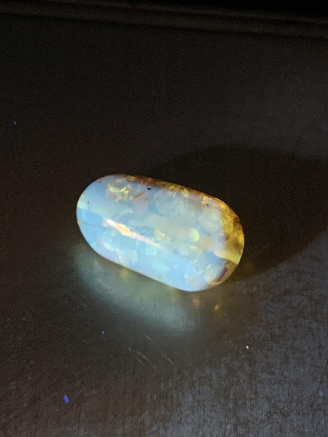 乌克兰花珀随形珠一个