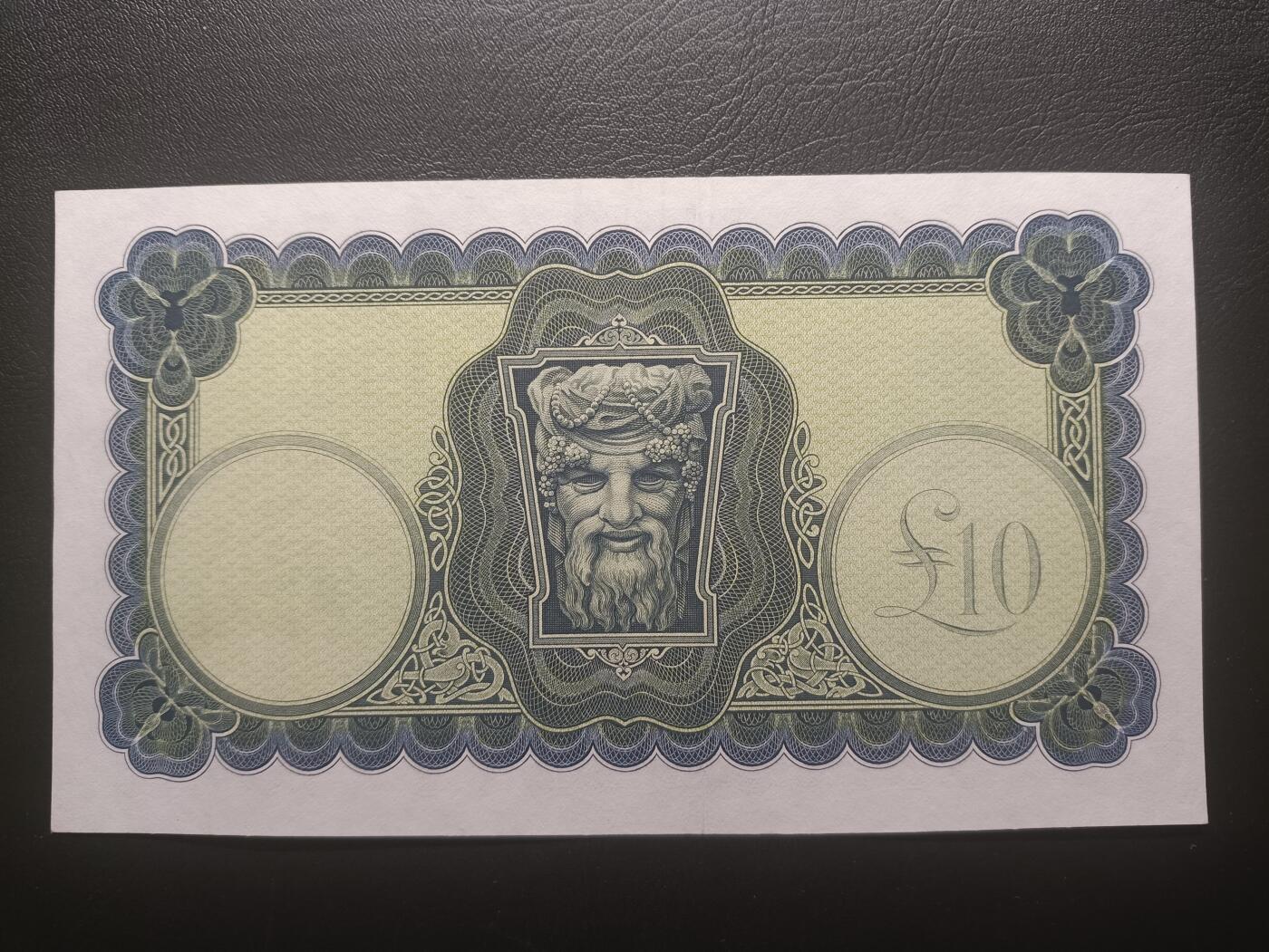 2025十二月第三期，总208期 爱尔兰1976年10镑UNC-，爱尔兰人格化象征“拉维利夫人”，稀有的中高面值