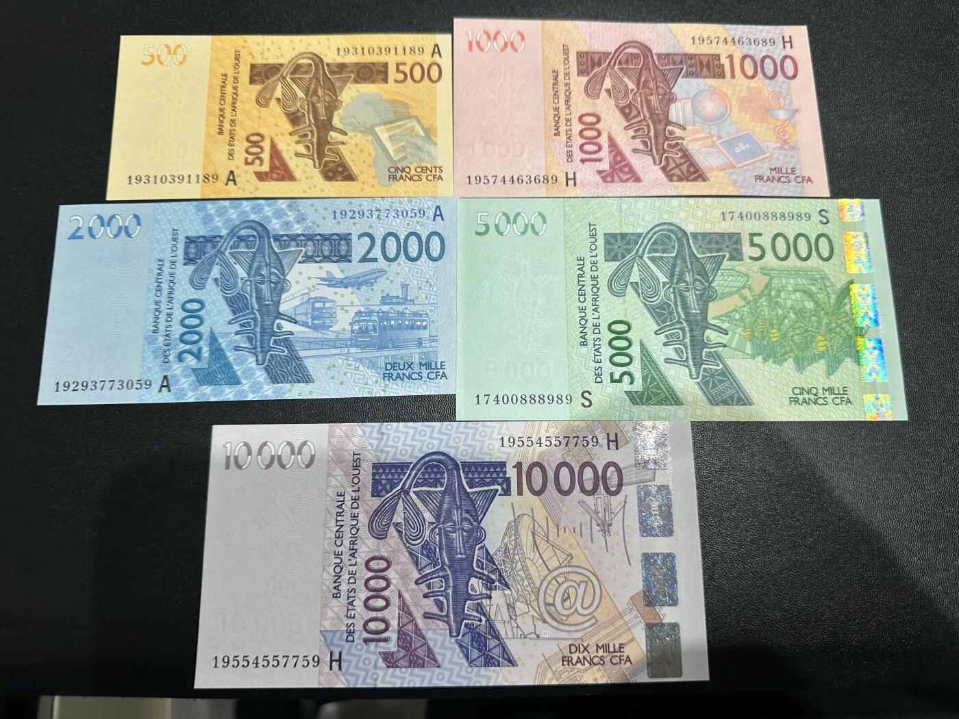 《外钞收藏家》第五百九十三期（精品场）（本平台长期征集拍品、欢迎藏友们联系合作）