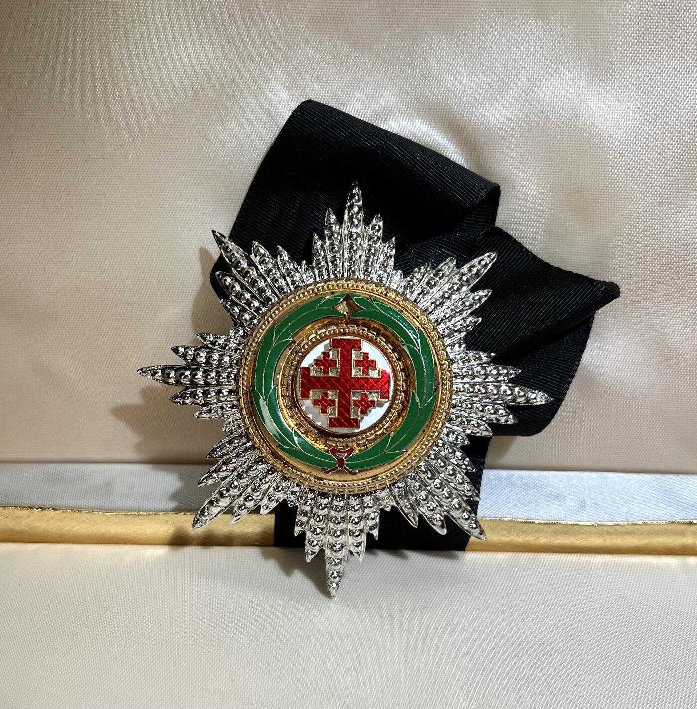 大猫徽章拍卖 第284期 大军官级圣墓骑士团星芒    带原盒，迷你章，勋略以及授勋者整套流程文件等   资料很多很少见的一套