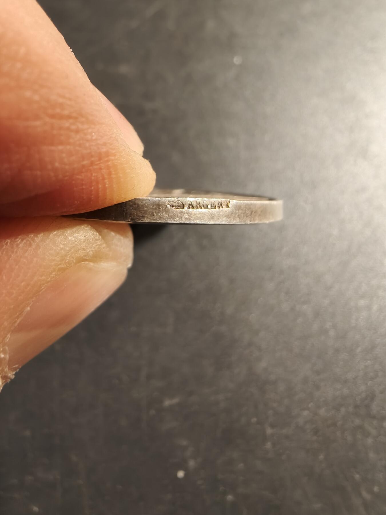 老王徽章第169期 法国银婚章    950银     直径34mm.    重量15.8g