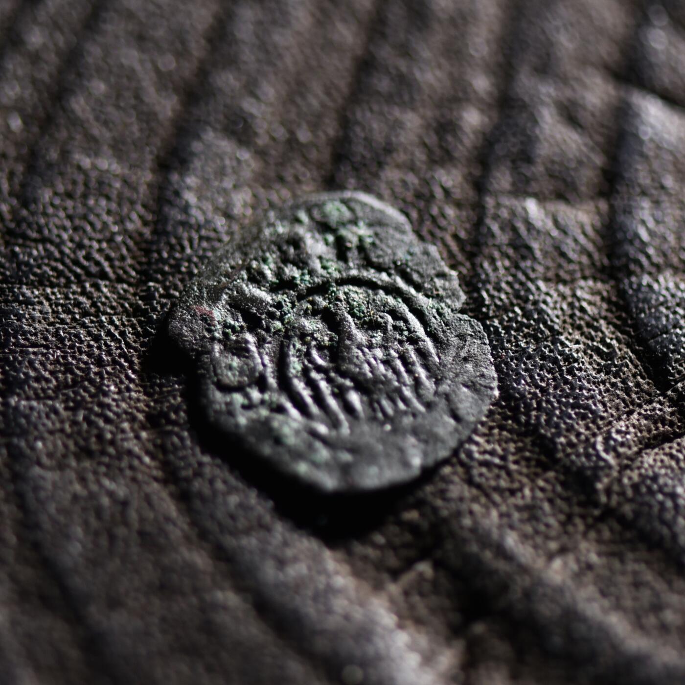 【良泉】【元旦直播场】1月1日晚19.30点开拍！208组西方古代钱币、日本朝鲜花钱 【罕见】公元1458-1479年【西西里岛】西西里王国 安茹王朝 阿拉贡的胡安二世 第纳尔银铜合金微型币，0.39克