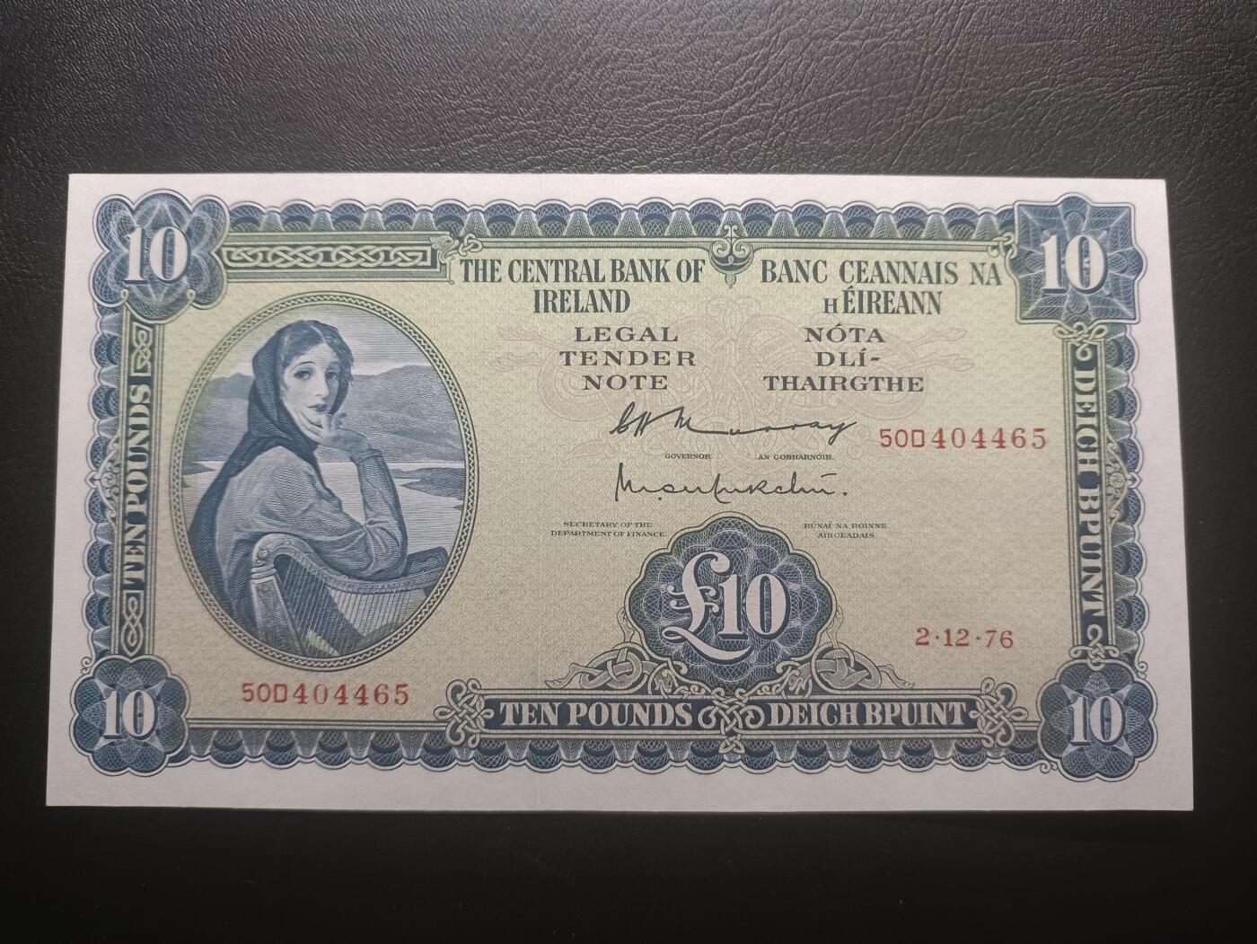 2025十二月第三期，总208期 爱尔兰1976年10镑UNC-，爱尔兰人格化象征“拉维利夫人”，稀有的中高面值