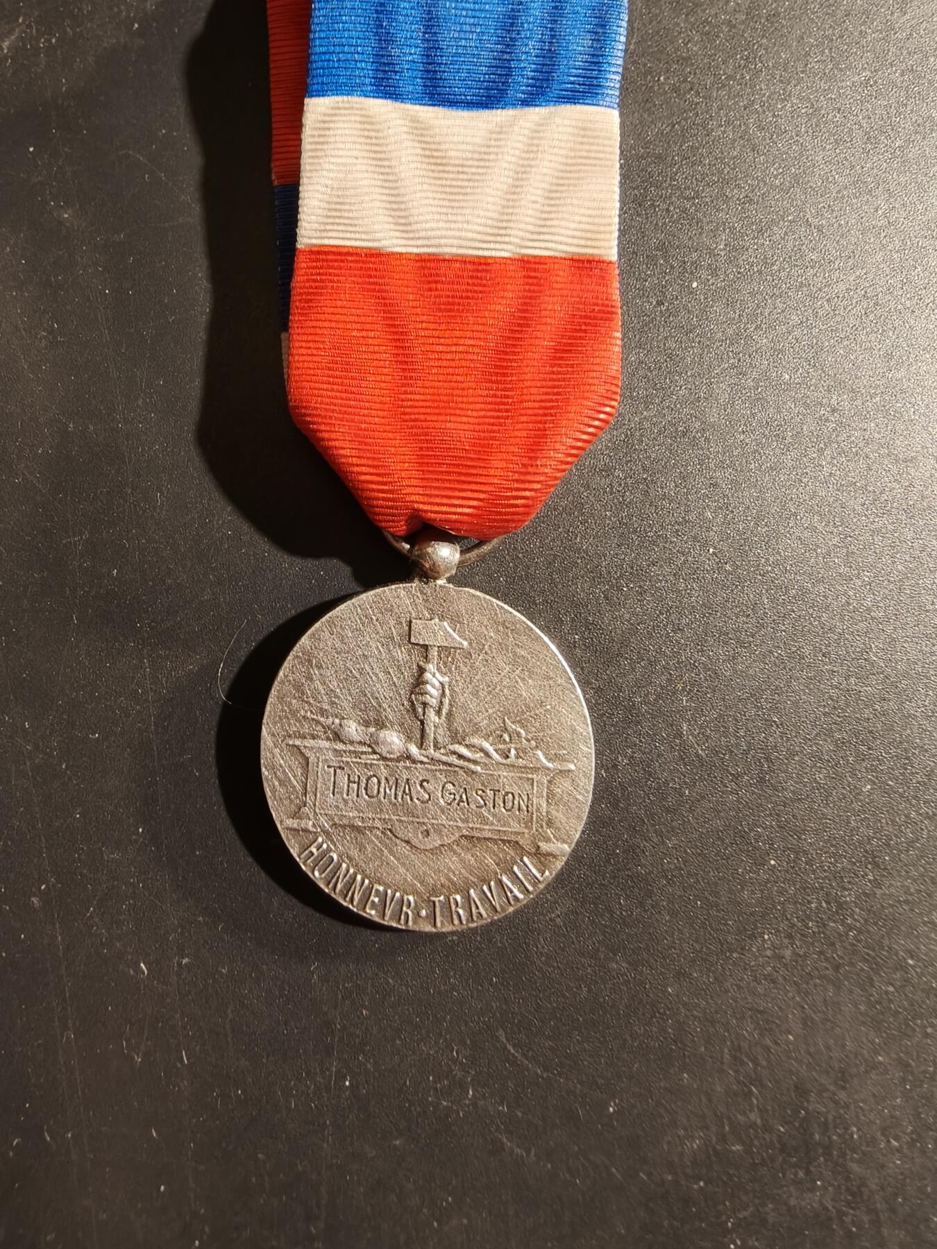 老王徽章第169期 法国银级劳动荣誉奖章     实发版