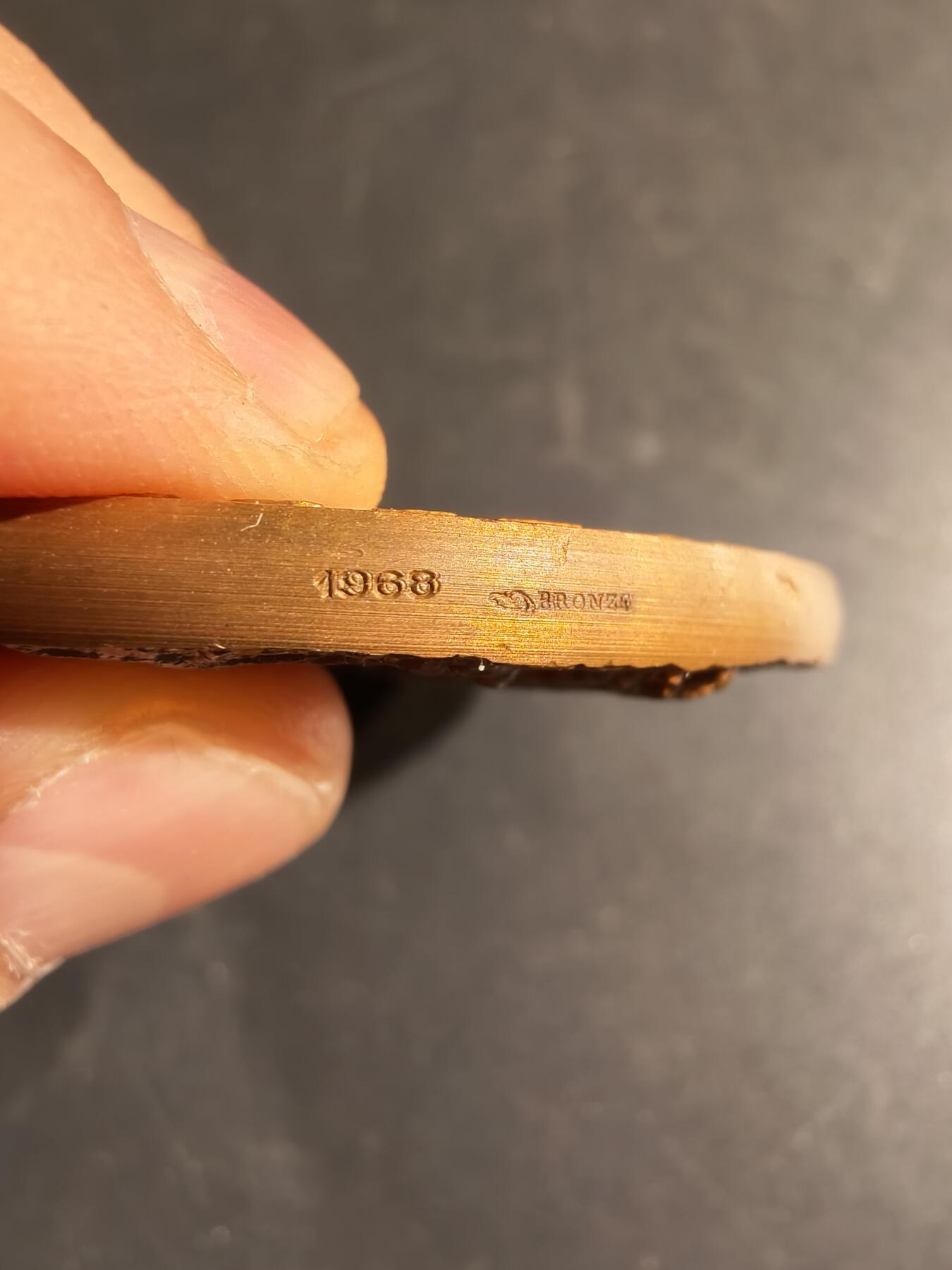 老王徽章第169期 法国一战停战50周年大铜章     直径68mm.    重量170g