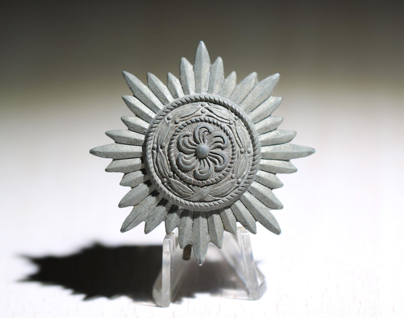 大猫徽章拍卖 第284期 珍爱和平 德三一级银质东方人民奖章，无剑