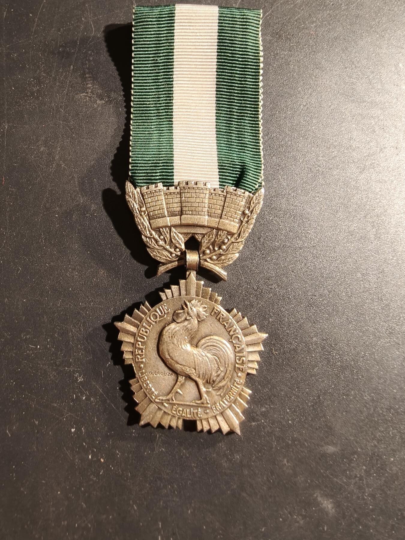 老王徽章第169期 法国金级地方嘉奖奖章      1983年实发